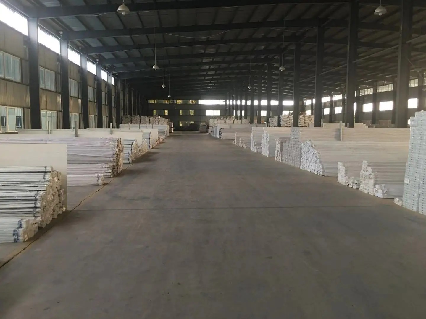 Wholesale logistics loading and transit corridor